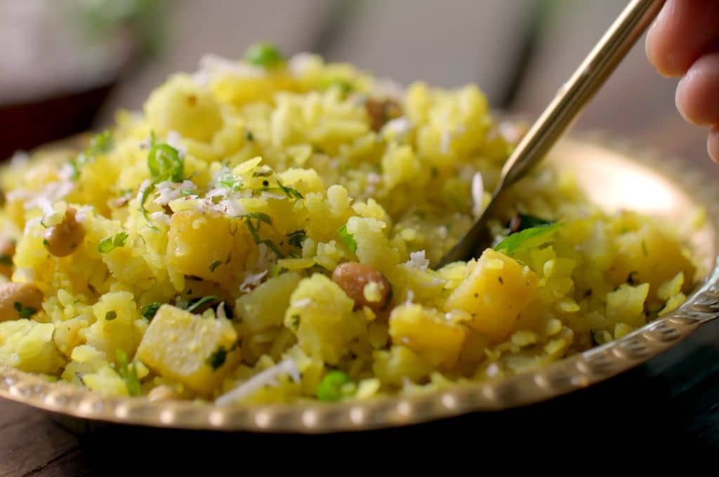 Batata Poha Recipe in Hindi
